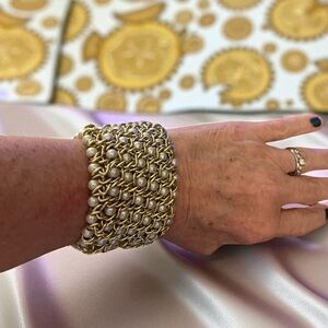 Elegant Gold Tone and Pearl Bracelet